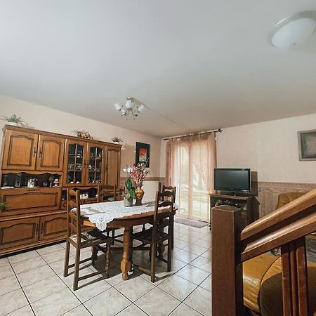 La Perle Rose Only Women Femmes Uniquement Apartment Venissieux Luaran gambar