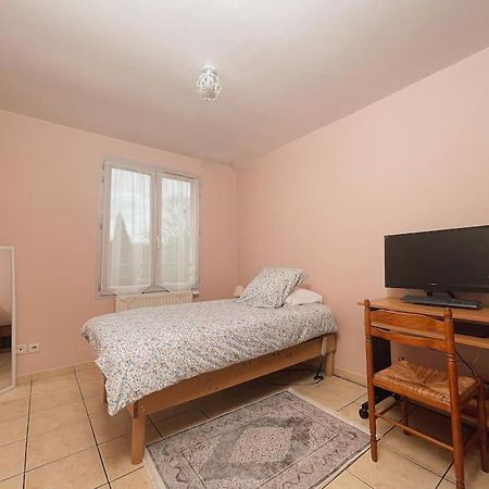 La Perle Rose Only Women Femmes Uniquement Apartment Venissieux Luaran gambar