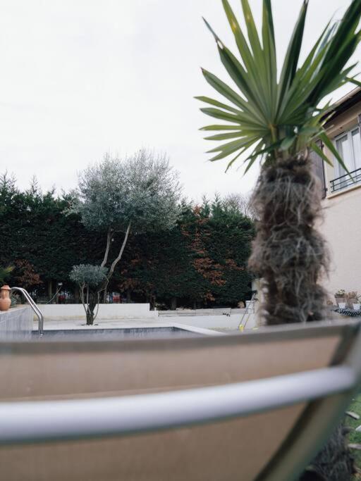 La Perle Rose Only Women Femmes Uniquement Apartment Venissieux Luaran gambar