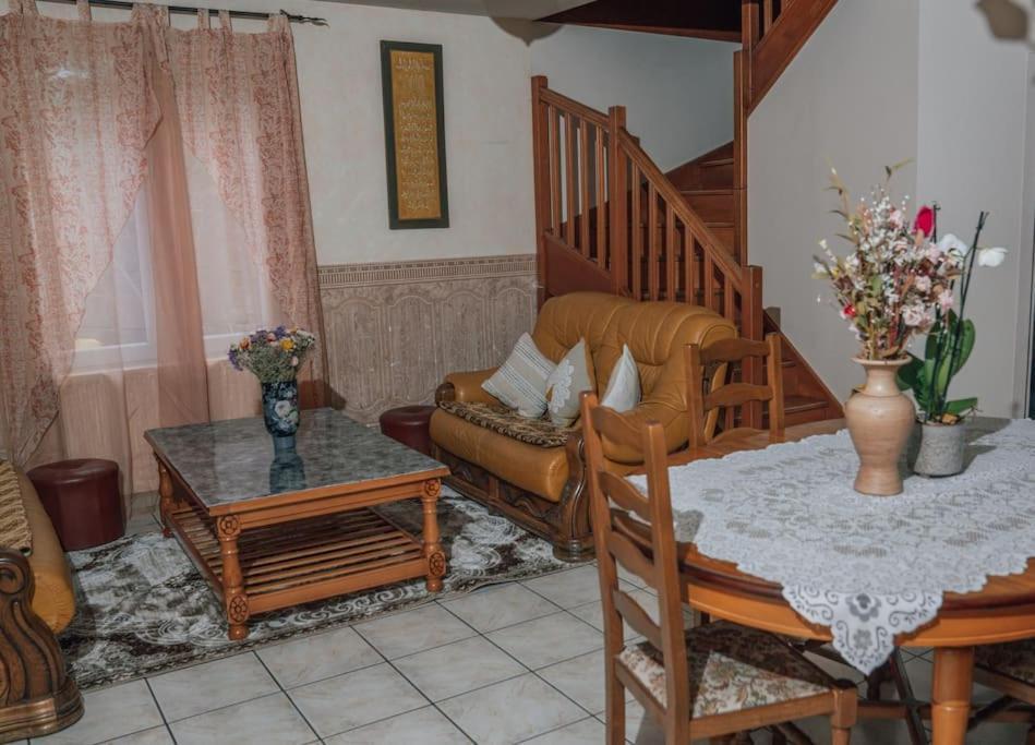 La Perle Rose Only Women Femmes Uniquement Apartment Venissieux Luaran gambar